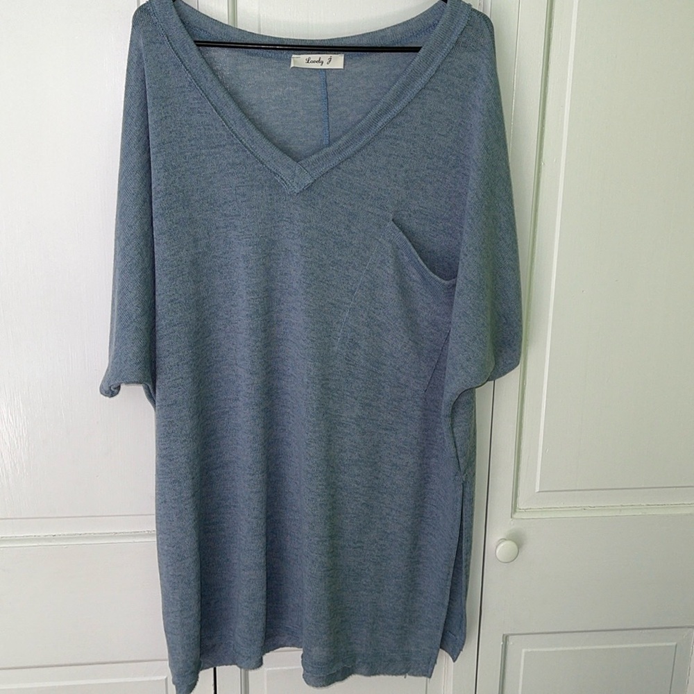 Longer short sleeve c neck side slit top. NWOT